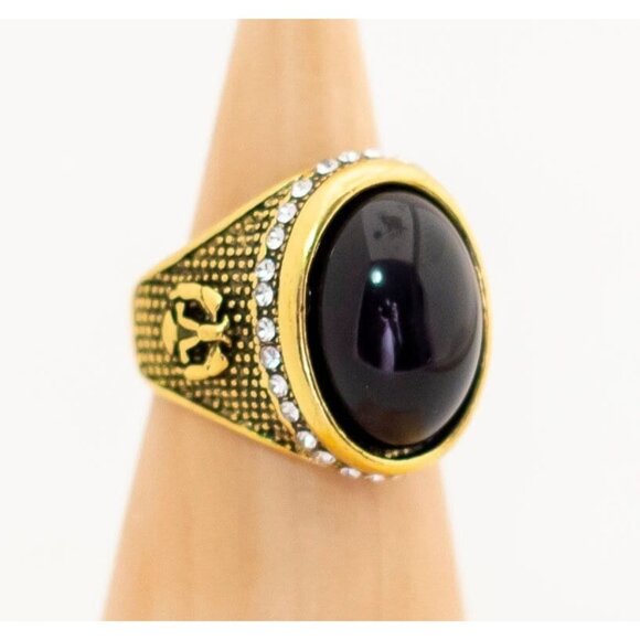 Vintage Medieval Gold King Ring Size 7 1/2 - T1 - Picture 1 of 3